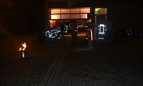 Auch die Feuerwehr Fümmelse beteiligte sich am lebendigen Adventskalender. Foto: Gliese