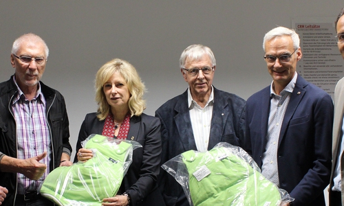 v.l.n.r. Christiane Bitter, Pflegedirektorin Klinikum Wolfsburg, Dr. Arved Heinz, Förderverein des Klinikum Wolfsburg, Claudia Kayser, Lions Club New Generation, Dieter Söchtig, Förderverein, Dr. Thorsten Gienapp, Lions Club New Generation und Dr. Akhil Chandra, Medizinischer Direktor, Klinikum Wolfsburg. Foto: Klinikum Wolfsburg