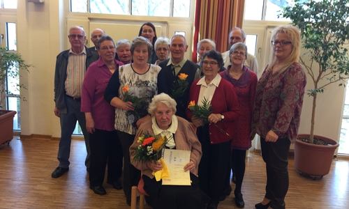 Hintere Reihe: Manfred Arnold, Frank Roth, Ingrid Kowitz, Carmen Meyer, Brigitte Ulrich, Brigitte Brandt, Bernd Wilhelm, mittlere Reihe: Rosemarie Arnold, Anneliese Jahns, Herbert Liebscher, Erna Liebscher, Gisela Witzke, Heike Werner, Vorne: Ursula Motikat. Foto: Frank Roth