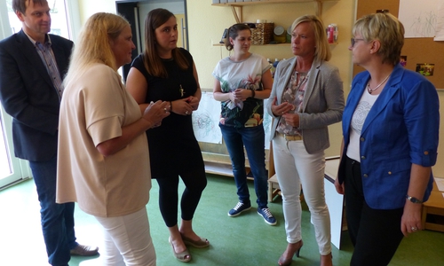 Die niedersächsische Kultusministerin Frauke Heiligenstadt besuchte die KiTas Sternschnuppe und Abenteuerland in Cremlingen. Foto: Privat