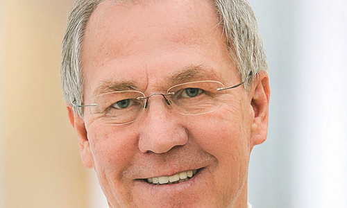 Als Chefarzt der Abteilung für Neurologie – Stroke Unit, Frührehabilitation in der Helios St. Marienberg Klinik Helmstedt behandelt MUDr. PhDr. / Univ. Prag Jozef Rakicky überwiegend Patienten, deren Kopfschmerzen nicht sofort einem Auslöser zuzuordnen sind. Foto: Helios