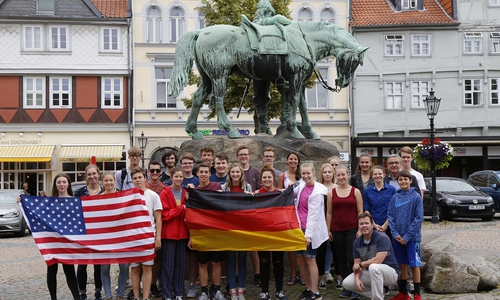 Der Besuch aus Dallas auf dem Stadtmarkt. Foto: Stadt Wolfenbuettel/RAE