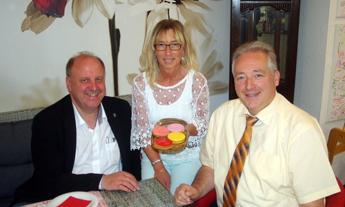 Andreas Memmert, Anja Schaaf und Frank Oesterhelweg im Café "Zuckerblume". Foto: Henning Meyer