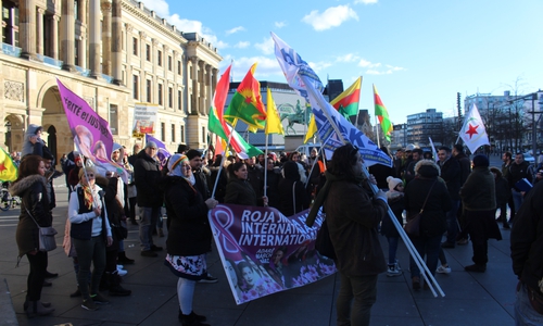 Völlig reibungslos verlief die Kundgebung nicht. Foto: Alexander Dontscheff
