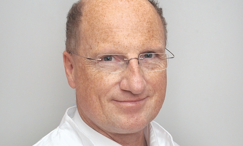 Dr. med. Thomas Dewitz, Chefarzt der Klinik für Frauenheilkunde und Geburtshilfe und Leiter des Brustzentrums Gifhorn, referiert zum Thema Brustkrebs. Foto: Helios Klinikum Gifhorn