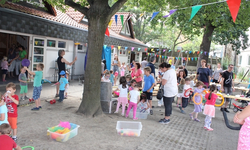 Mit mehr Personal freuen sich auch die Kinder. Symbolbild. Foto: Anke Donner