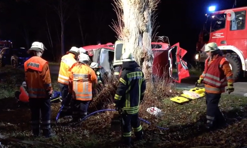 Über den Einsatz informiert Francesco Schweer, Pressesprecher der Feuerwehr Peine. Video/Fotos: aktuell24(BM)