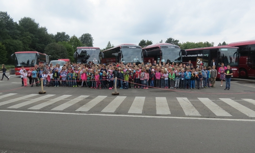 Für 350 Kinder aus dem Landkreis ging es in den Serengetipark. Foto: Hoyer