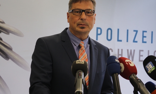 Sowohl gegen den Braunschweiger Polizeipräsidenten Michael Pientka, als auch gegen den Chef der Polizeiinspektion Wolfsburg-Helmstedt, Hans-Ulrich Podehl, ermittelt nun die Staatsanwaltschaft Braunschweig. Im Bild: Michael Pientka, Foto: Werner Heise