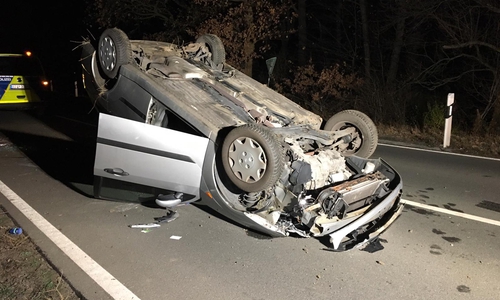 Der Fahrer konnte sich selbstständig aus dem Auto befreien. Fotos: aktuell24(BM)