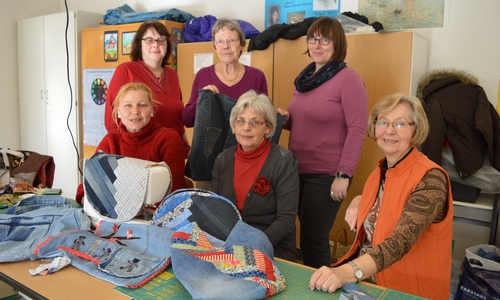 Annette Gutmann (Zweite Reihe, zweite von links) bietet neue Patchwork-Kurse an. Foto: Privat