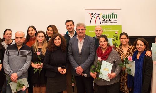 In der Mitte des Fotos: Banafsheh Nourkhiz und Dr. Anwar Hadeed. Foto: Stadt Peine