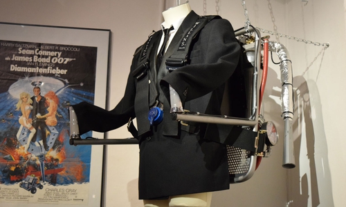 Vom Jetpack bis zur Filmklappe - die Geschichte rund um die James- Bond-Filme ist nur noch für kurze Zeit im Goslarer Museum zu erleben. Fotos: Stadt Goslar