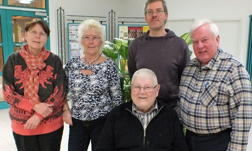 Der Vorstand des ADAC-Ortsclubs Helmstedt wurde für weitere zwei Jahre gewählt. v.l.n.r: Karin Bottke, Jutta Geißler, Christian und Heinz Bottke sowie davor Achim Klaffehn. Foto: ADAC Ortsclub Helmstedt