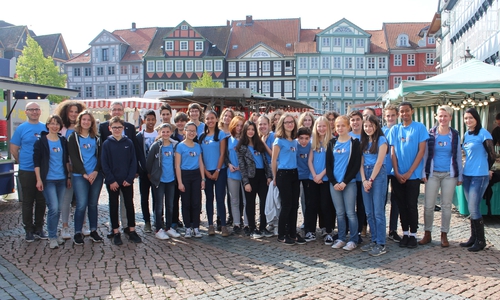 Die Schüler auch Cachan konnten nach dem Termin im Rathaus dem Wolfenbütteler Wochenmarkt einen Besuch abstatten. Fotos: Alexander Dontscheff