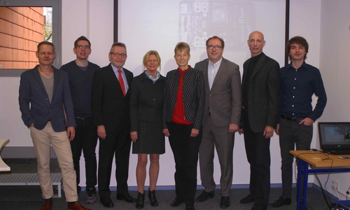 Ronny Bläß (Gymnasium am Silberkamp), Jakob Nolte (Gymnasium am Silberkamp), Michael Kessler (Rotary Club Peine), Ulrike Bock (Gymnasium am Silberkamp), Dr. Gabriela Fellmann (Ratsgymnasium), Dr. Thorsten Becker (Rotary Club Peine), Lasse Ristig (Ratsgymnasium), Daniel Laube (Ratsgymnasium) Foto: Rotary Club Peine