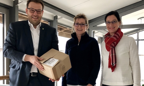 Viele Münzen und Scheine haben sich in dem Karton befunden. Jetzt soll das Geld den Kindergärten zugute kommen. Foto: Gemeinde Grasleben