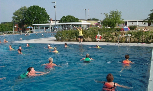 Sportliche Ertüchtigung im Wasser. Foto: Stadt Wolfsburg