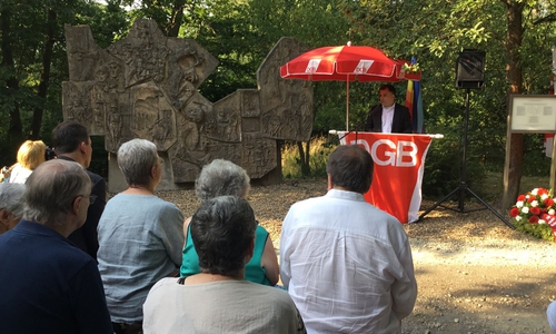 85 Jahre nach den Rieseberg-Morden: Dr. Christos Pantazis warnt in Gedenkrede deutlich vor Rechtsruck in der Gesellschaft. Foto: SPD