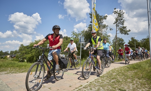 Erkunden die Region auf dem Rad: die Teilnehmer des Sattelfests 2016. Foto: Allianz für die Region GmbH/ Stefan Sobotta
