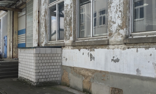  Einige Gebäude auf dem Areal sind sehr in die Jahre gekommen. 