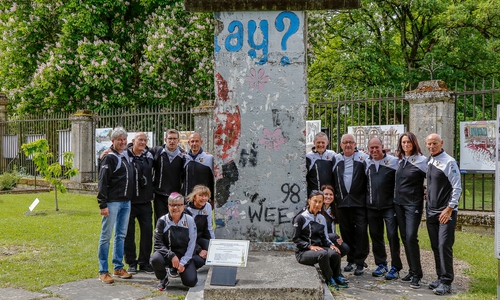 Nach dem Zusammentreffen der Vertreter aus Politik, Vereinen und Verbände und des Jugendparlaments mit den Sportlern wurde gemeinsam die Gedenkstätte L'Ossuaire besucht. Fotos: Stadt Wolfenbüttel