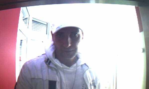 Mit diesem Bild sucht die Polizei nach einem Dieb. Foto: Polizei
