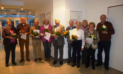 Die Stellvertretende Präsidentin Heidegret Schipplick (dritte von rechts) mit den geehrten Mitgliedern. Fotos: Timo Pischke\DRK Kreisverband Goslar
