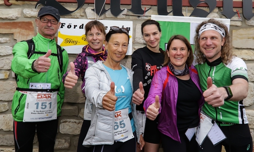 Vor dem Start auf Burg Schlanstedt (v.l.): Peter Hange, Nadja Frick, Anke Meinberg, Denise Nowack, Stefanie und Olaf Bothe. Es fehlt Susanne Book. Foto: Friedrich-Wilhelm Schneider