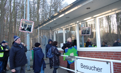 Auf dem Weg zur Übergabe des "Glück auf." - Kleeblattes für die Beschäftigten der Asse GmbH. Fotos: WAAG