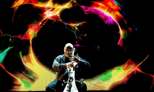 Wolfram Huschke gibt ein Akustik-Cello-Konzert. Foto: Veranstalter