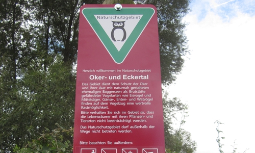 Die deutlich sichtbaren Verhaltensregeln auf den Hinweisschildern werden nicht von allen Bürgerinnen und Bürgern beachtet. Foto: Landkreis Goslar