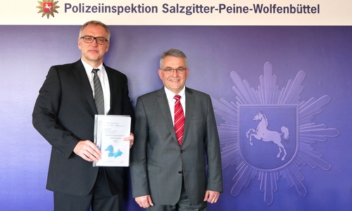 Von links: Volker Warnecke, Polizeichef Salzgitter/Peine/Wolfenbüttel, Bernhard Bergmann, Leiter des Zentralen Kriminaldienstes. Foto: Alexander Panknin