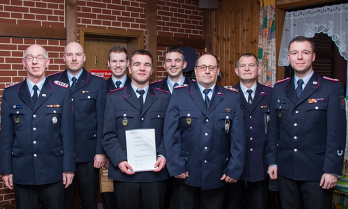 Der stellvertretende Ortsbrandmeister Dieter Hoheisel, Daniel Klann, Alexander Henne, Jan Quabeck, Christoph Schlüter, Thomas Sievers, Bernd Bossenberger, Ortsbrandmeister Stefan Paul). Foto: Feuerwehr Rautheim