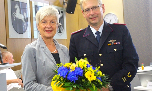 Landrätin Christiana Steinbrügge bei der Ernennung von Markus Rischbieter. Foto: Nick Wenkel