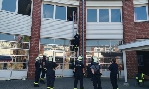 Die Feuerwehrleute der Stadt Wolfenbüttel bildeten sich fort. Fotos: Feuerwehr Wolfenbüttel