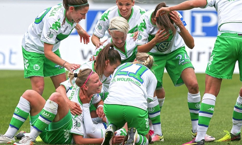 Klare Ansage in Sand: VfL Frauen. Foto: Agentur Hübner/Archiv