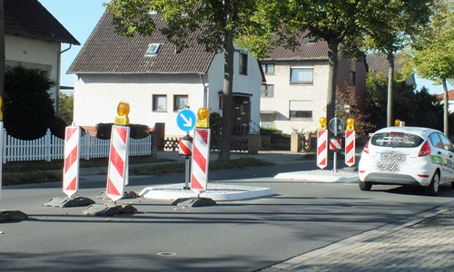 Neue Verkehrsinseln erleichtern das Queren der Hauptstraße in Emmerstedt. Foto: Kreisverkehrswacht Helmstedt