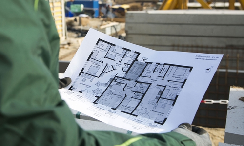 Ein guter Plan fürs Haus ist immer auch ein guter Plan, um die Mieten in Schach zu halten. Denn gegen steigende Mieten hilft nur eins: bauen, bauen, bauen ... – Und das könnte eigentlich viel besser laufen, meinen Bau-Gewerkschaft und Bau-Branche. Foto: William Diller