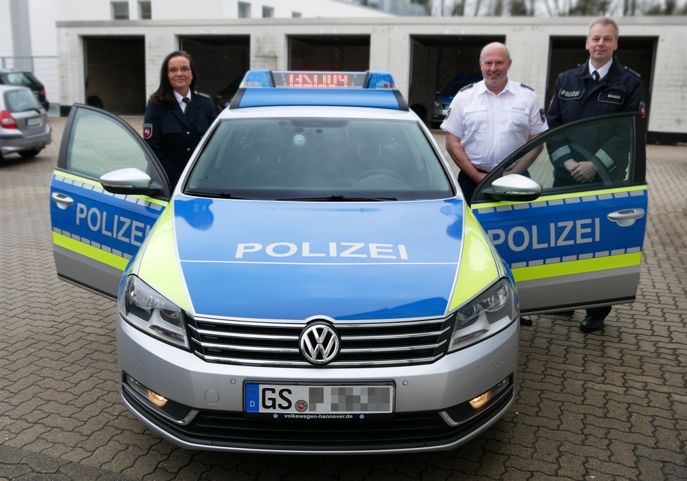 Die Polizei stellt die neue "Videostreife" vor.
v.l.n.r. Petra Krischker (Leiterin der Polizeiinspektion Goslar), Lothar Niemann (Leiter des Einsatz- und Streifendienstes Seesen), Thomas Brandes (Leiter des Polizeikommissariats Seesen). Foto: Alexander Panknin