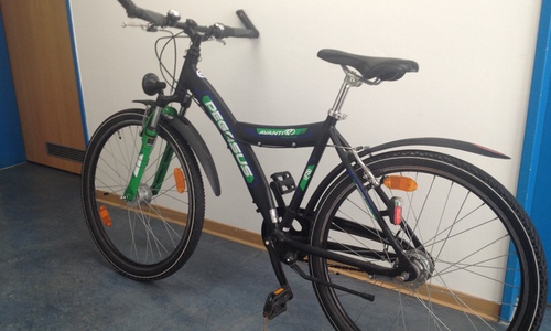 Wer weiß wem dieses Fahrrad gehört? Foto: Polizei