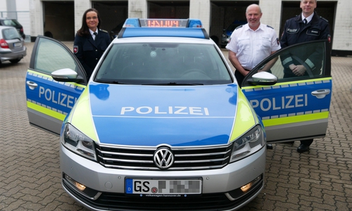 Die Polizei stellt die neue "Videostreife" vor.
v.l.n.r. Petra Krischker (Leiterin der Polizeiinspektion Goslar), Lothar Niemann (Leiter des Einsatz- und Streifendienstes Seesen), Thomas Brandes (Leiter des Polizeikommissariats Seesen). Foto: Alexander Panknin