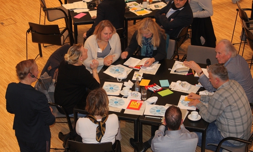 Konzentriert ging es in den Arbeitsgruppen zu. Das Programm, das die Teilnehmer am Nachmittag durchliefen, war sehr arbeitsintensiv.
Foto: Landkreis Goslar