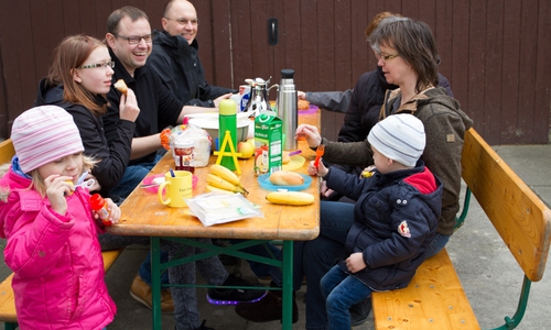 Die BürgerAktionSichereAsse hat schon mal zum Probesitzen für die Frühstücksmeile eingeladen. Foto: Privat