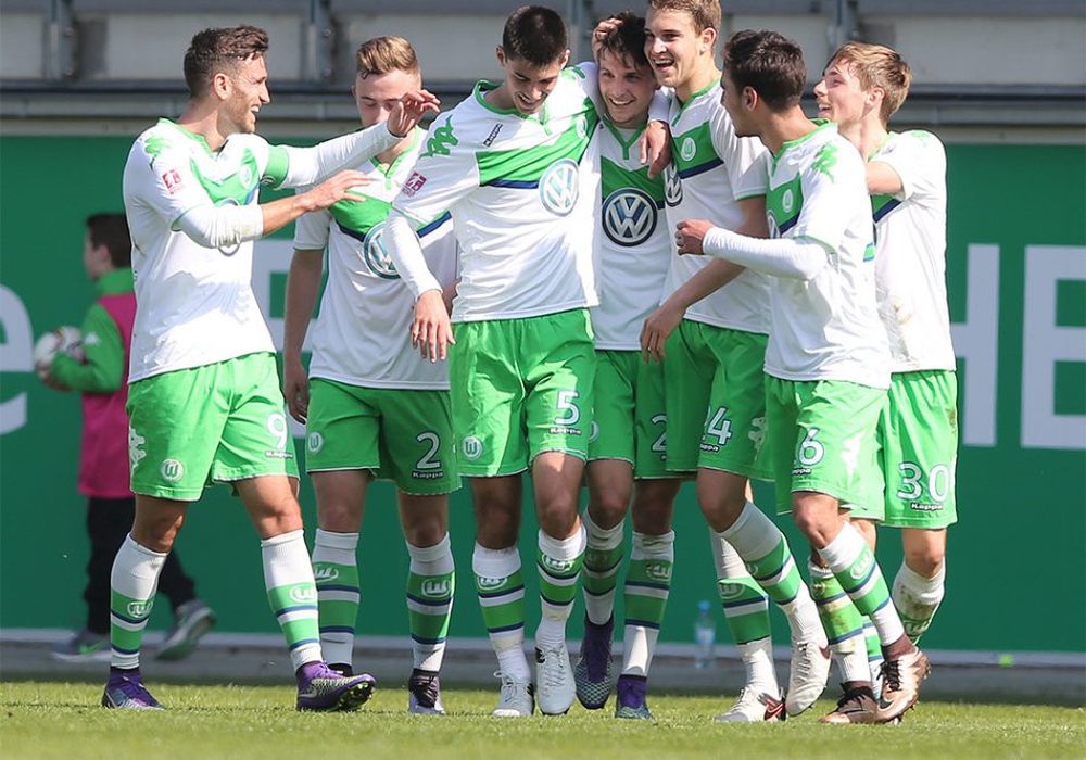 Wollen selbstbewusst zum Ligaprimus reisen: VfL Wolfsburg U23. Foto: Agentur Hübner
