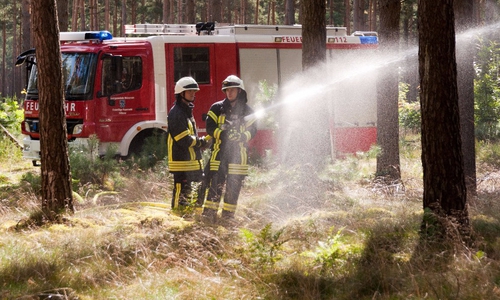 Die Feuerwehrmitglieder der Samtgemeinde Meinersen trainieren für den Ernstfall. Fotos: Schaffhauser, Samtgemeindepressesprecher