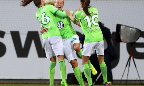 Torjubel bei Caroline Graham Hansen, Doppeltorschützin Pernille Harder und Tessa Wullaert. Foto: Agentur Hübner