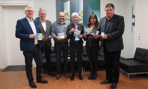 Die Stiftung Zukunftsfonds Asse hat einen neuen Vorsitzenden des Stiftungsrates (v.l.): Falk Hensel (Stiftungsratsvorsitzender), Dr. Rolf Mayer (Stiftungsvorstand), Sven Volkers (Leiter der Stiftungsverwaltung), Landrätin Christiana Steinbrügge (Vorsitzende des Stiftungsvorstandes), Regina Bollmeier (Stiftungsratsmitglied), Uwe Schäfer (stellvertretender Stiftungsratsvorsitzender). Foto: Landkreis Wolfenbüttel