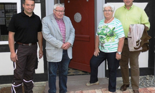 Frank Oesterhelweg (r., MdL) mit den Vorstandsmitgliedern Florian Kinne (l.), Dr. Kurt Kühne und Doris Liefner während seines Besuches im Gärtnermuseum. 