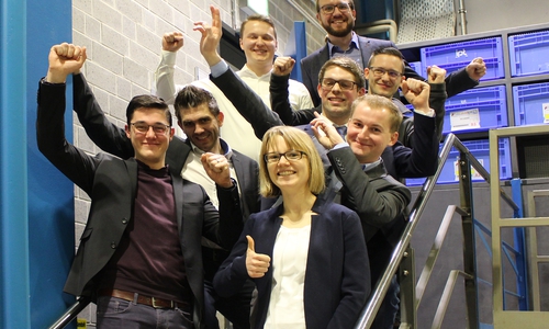 Gemeinsam feierten die Absolventen an der Ostfalia Hochschule ihren Masterabschluss. Foto: Ostfalia
